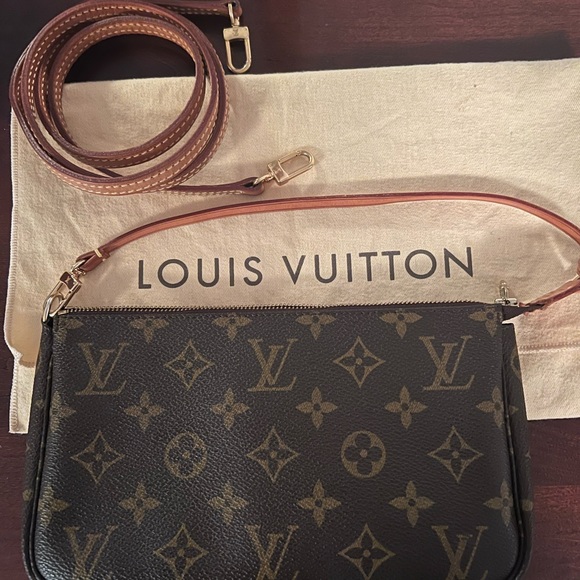 SOLD Authentic Louis Vuitton Pochette Accessoires - Picture 1 of 10